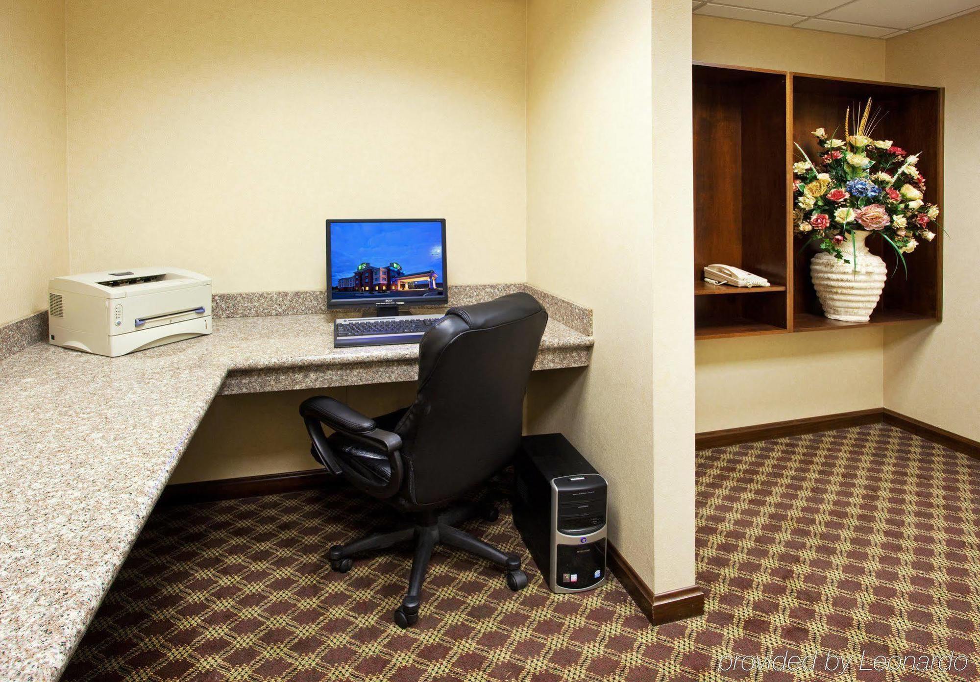 Holiday Inn Express Hotel & Suites Franklin-Oil City Cranberry Facilities photo